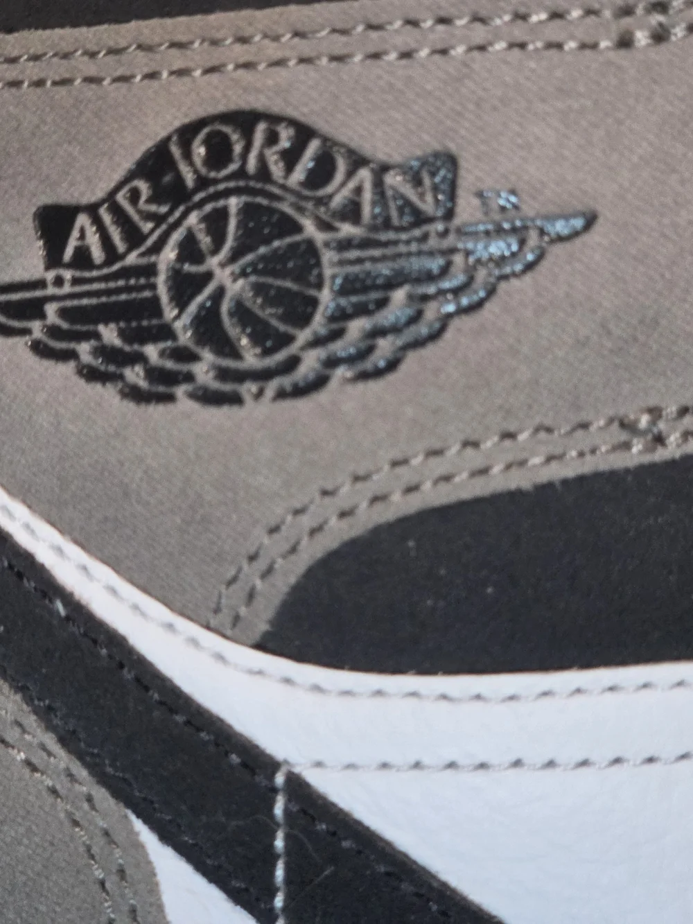 Nike Air Jordan 1 Mid SE - White/Cave Stone/Dark Sulfur/Oil Grey